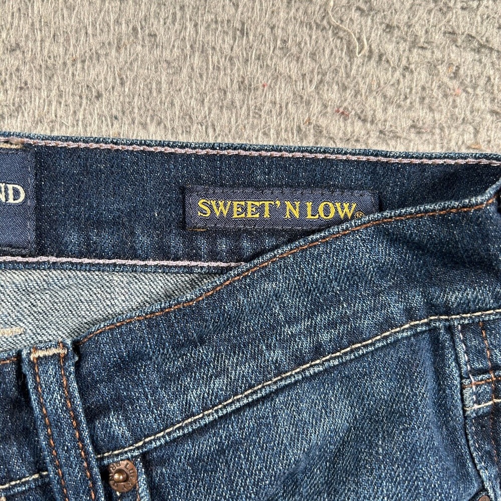 Classic Blue Denim Women's Jeans - Picture 4 of 11